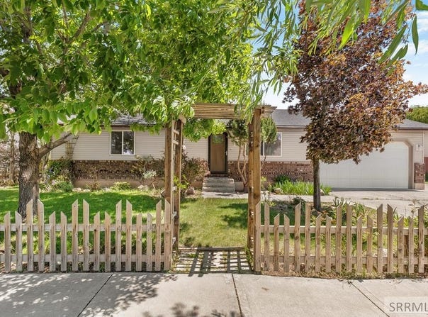 1409 S Ridgewood Drive, Ammon, ID 83406