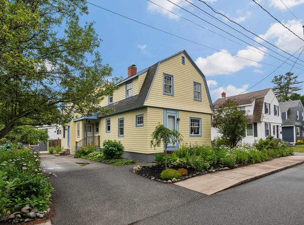 14 Charles Road, Cape Elizabeth, ME 04107
