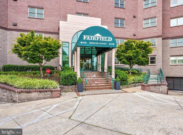 102 MERCER CT #22 1A, FREDERICK, MD 21701