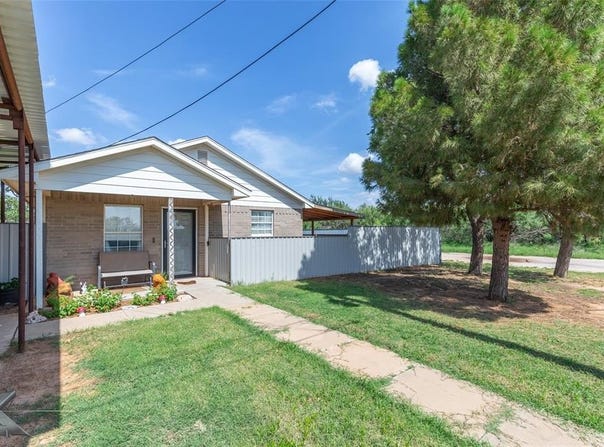 413 S 5th Street, Coahoma, TX 79511
