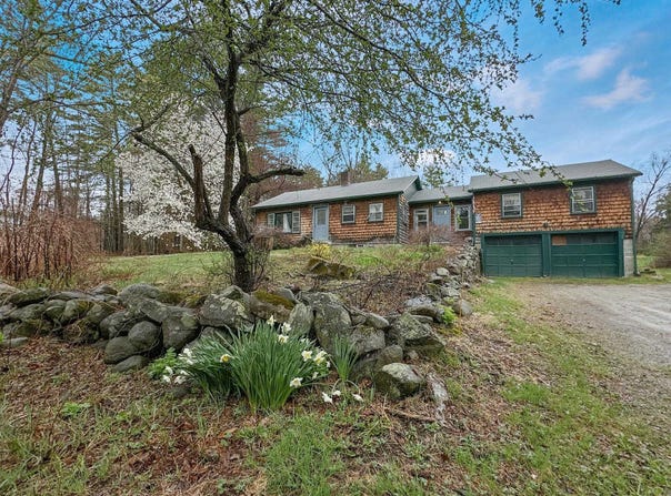 1136 Pine Street, Hopkinton, NH 03229