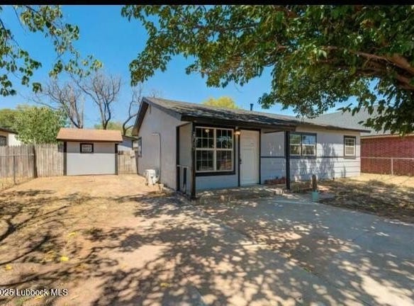 2715 E 2nd Place, Lubbock, TX 79403