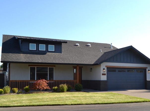 2960 SW Coopers Landing Court, Grants Pass, OR 97527
