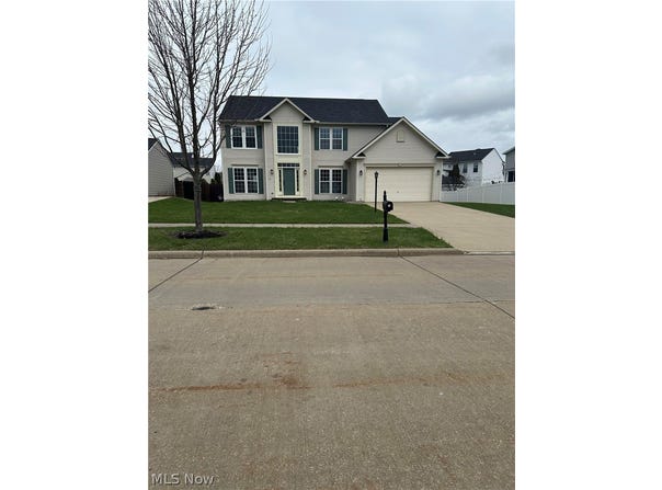 82 Stonesthrow Drive, Berea, OH 44017