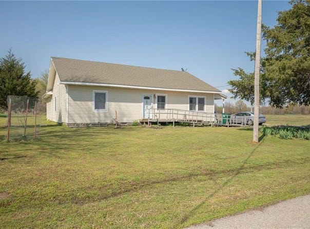 1619 E Maple Street, Columbus, KS 66725