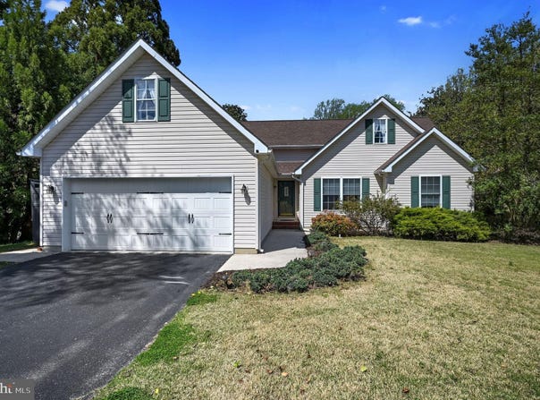 19 HUNTLEY Circle, DOVER, DE 19901