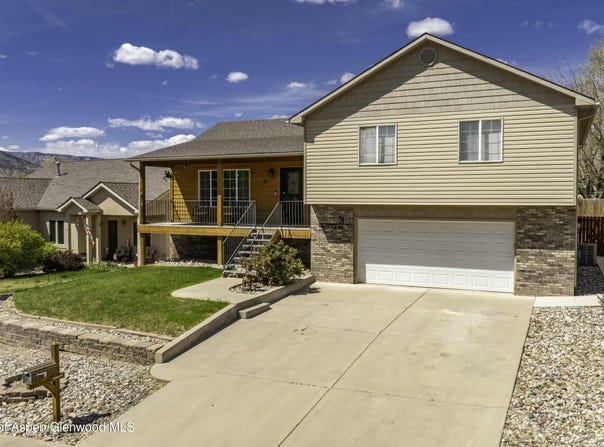 31 Hawthorne Way, Parachute, CO 81635
