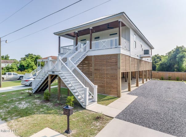319 Hope Lane, Pass Christian, MS 39571