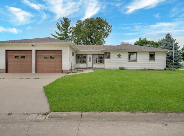 607 Parriott Street, Aplington, IA 50604