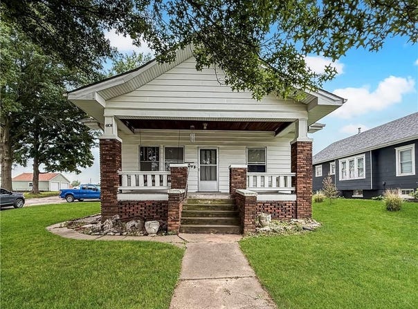 601 W 22nd Street, Higginsville, MO 64037