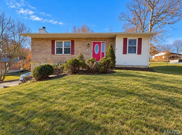 15 Toni Trails Court, Fenton, MO 63026