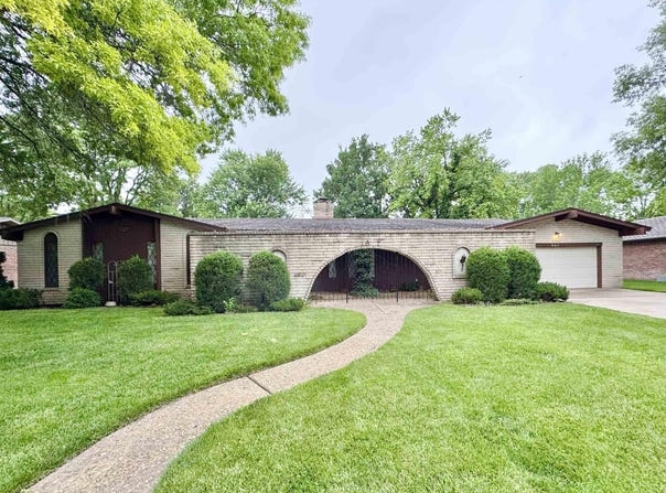 807 Lochinvar Ln, Hutchinson, KS 67502