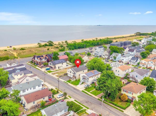 10 Oceanview Avenue, Keansburg, NJ 07734