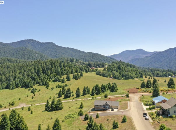 0 bugle LOOP, Oakridge, OR 97463