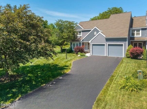22 Wedgewood Lane, Guilderland, NY 12186