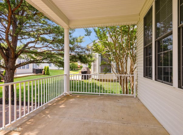 9 Glen Eagles Way, Monroe, NJ 08831