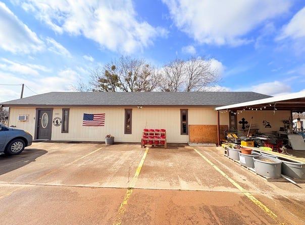 1101 N Bridge, Henrietta, TX 76365