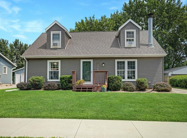 1225 Fleur Drive, Waterloo, IA 50701