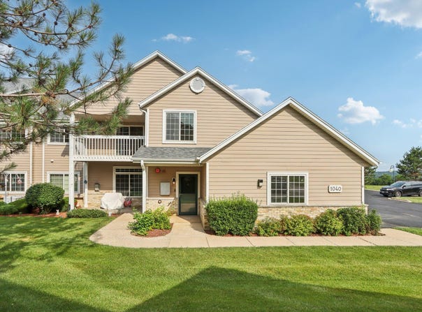 1040 River Place Blvd, Waukesha, WI 53189