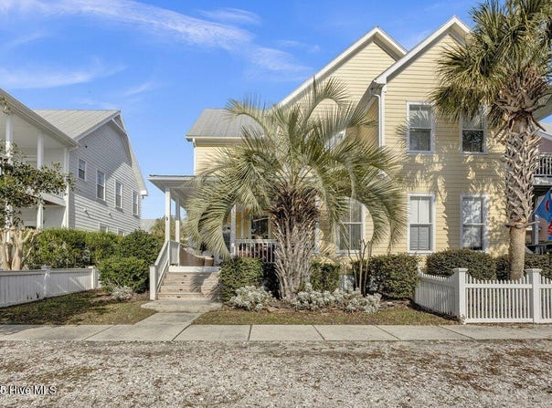 233 Silver Sloop Way, Carolina Beach, NC 28428