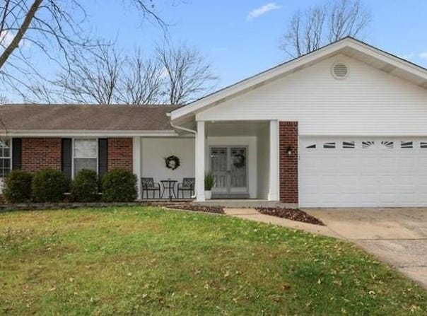 2713 Sundowner Drive, St Charles, MO 63303