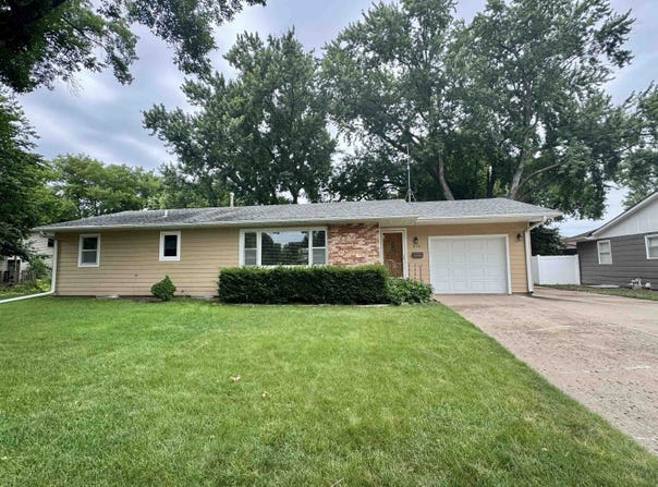 828 Eastgate Dr., Vermillion, SD 57069