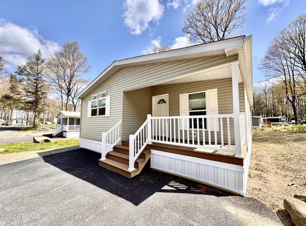 106 Middle Road, Greentown, PA 18426