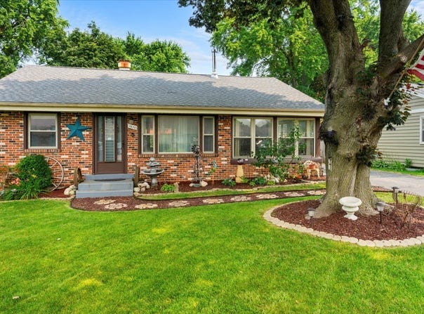 1610 Pleasant Avenue, McHenry, IL 60050