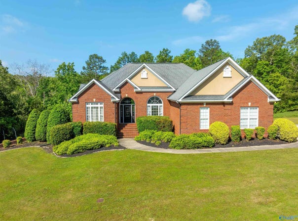 306 Oak Leaf Lane, Glencoe, AL 35905