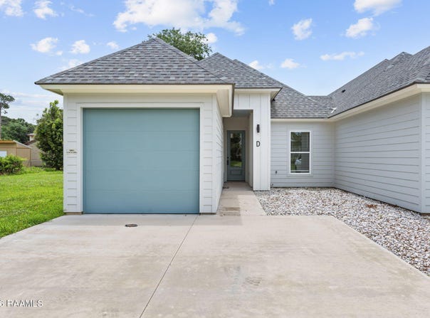 300 Avenue B, Broussard, LA 70518