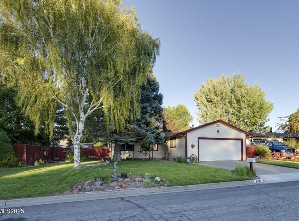 2281 Meadowbrook Lane, Carson City, NV 89701