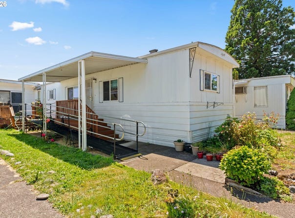 205 S 54TH St, Springfield, OR 97478