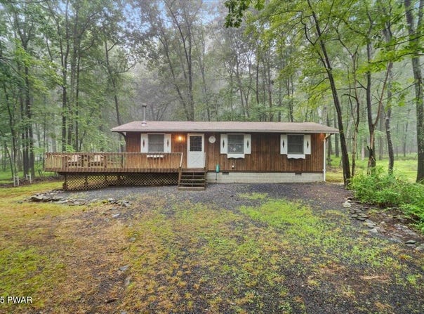 1081 Maple Lake Drive, Bushkill, PA 18324