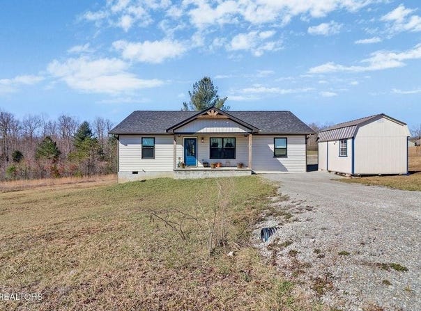 346 Butterfly Ln, Jamestown, TN 38556