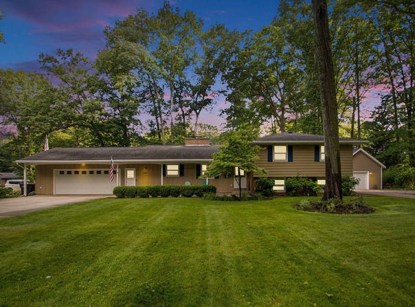 1019 S Baywood Drive, Holland, MI 49424