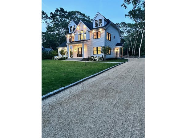 16 Hampton Street, Westhampton Beach, NY 11978