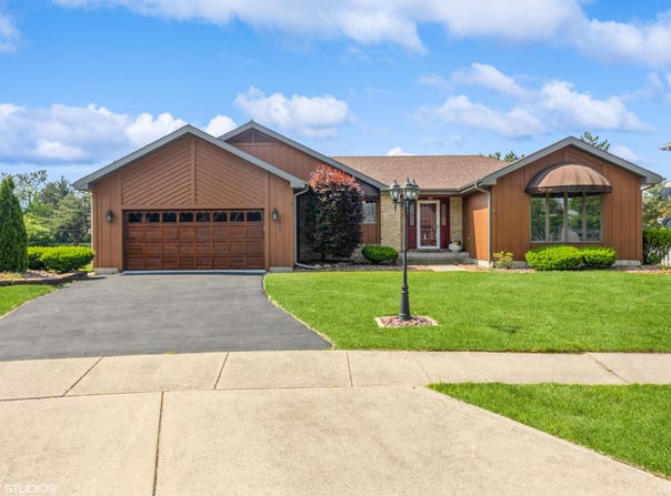 1440 Brandywine Drive, Munster, IN 46321
