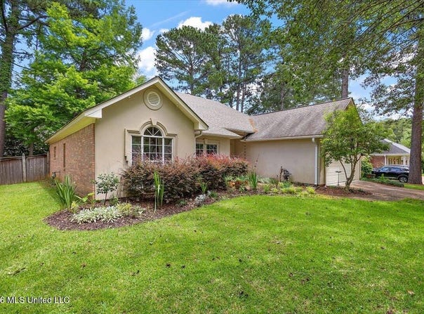 455 Shadowood Drive, Ridgeland, MS 39157