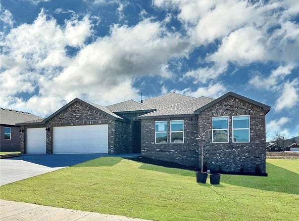 971 Pebble  DR, Prairie Grove, AR 72753