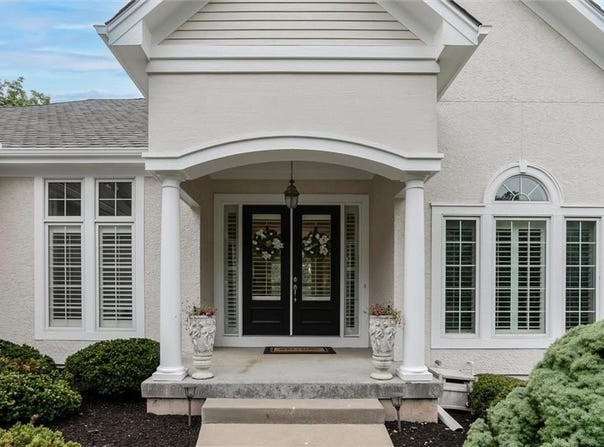 5002 W 143rd Terrace, Leawood, KS 66224