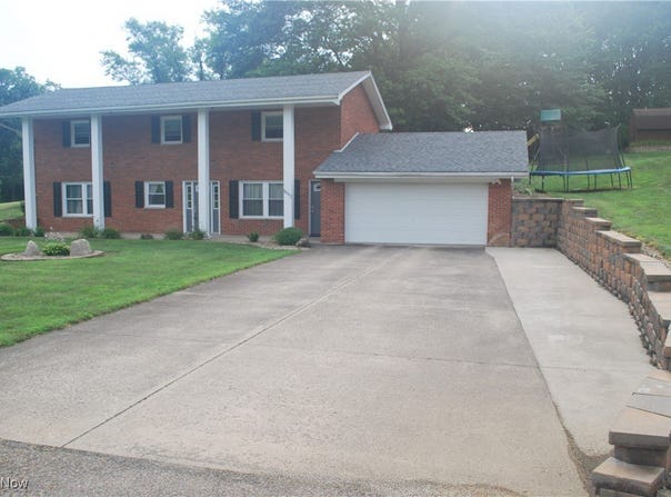 1665 Chaun Avenue SE, Minerva, OH 44657