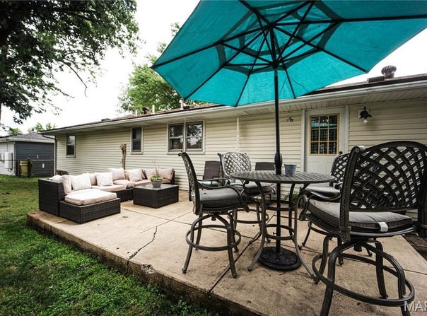 416 Wyoming Street, Bethalto, IL 62010