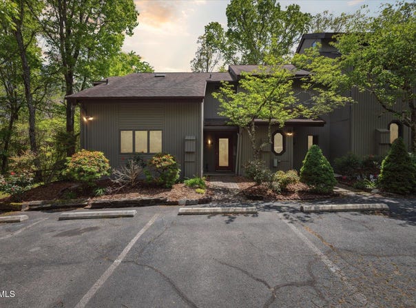 20 Willowbrook Drive, Kingsport, TN 37660