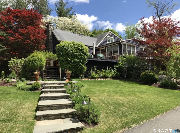 10 Snug Harbor Drive, Danbury, CT 06811