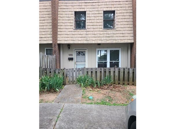 1394 Wood Circle S, Morrow, GA 30260