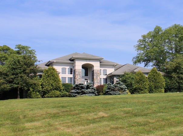 11 Pheasant Ridge Road, Newtown, CT 06470