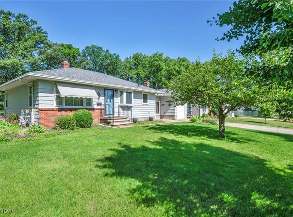 154 Walnut Drive, Amherst, OH 44001