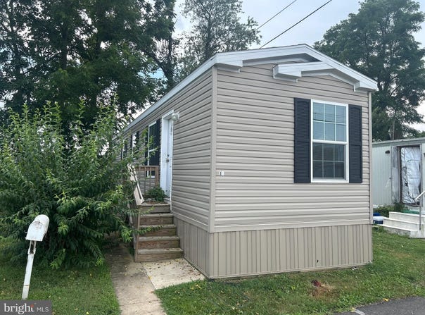 134 LINCOLN HWY, FAIRLESS HILLS, PA 19030