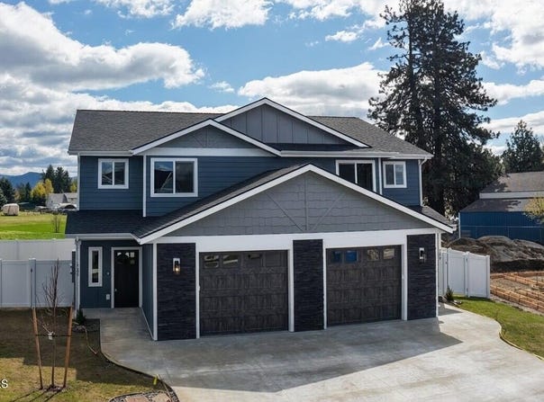 150 E LOBO Loop, Hayden, ID 83835