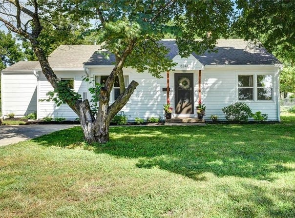 8244 Santa Fe Drive, Overland Park, KS 66204